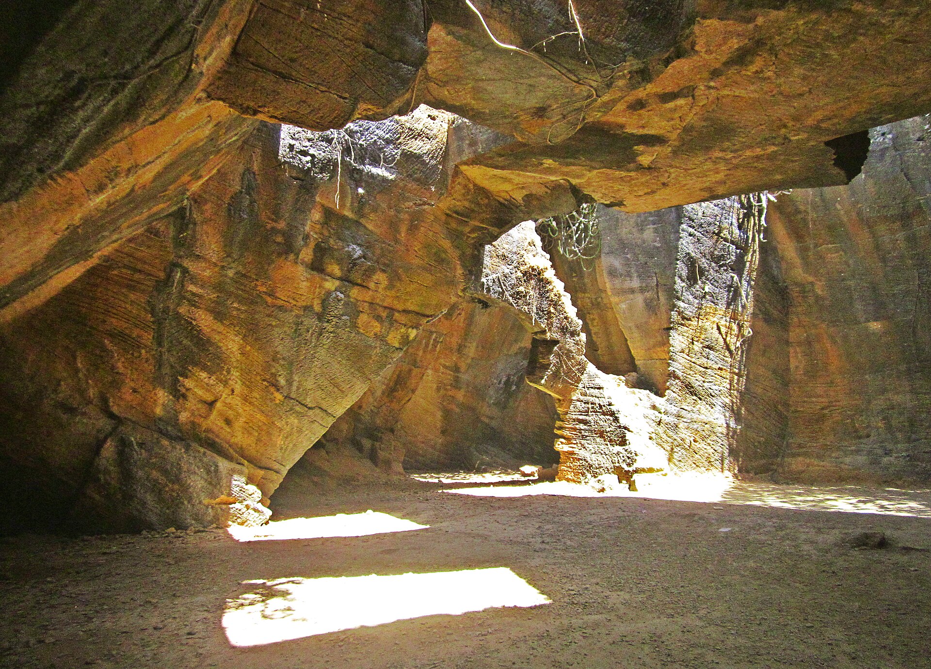Naida Caves, Diu